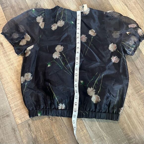 Madewell Silk Organza Puff-Sleeve
Wrap Top in Aster Portrait size xs - Picture 3 of 9